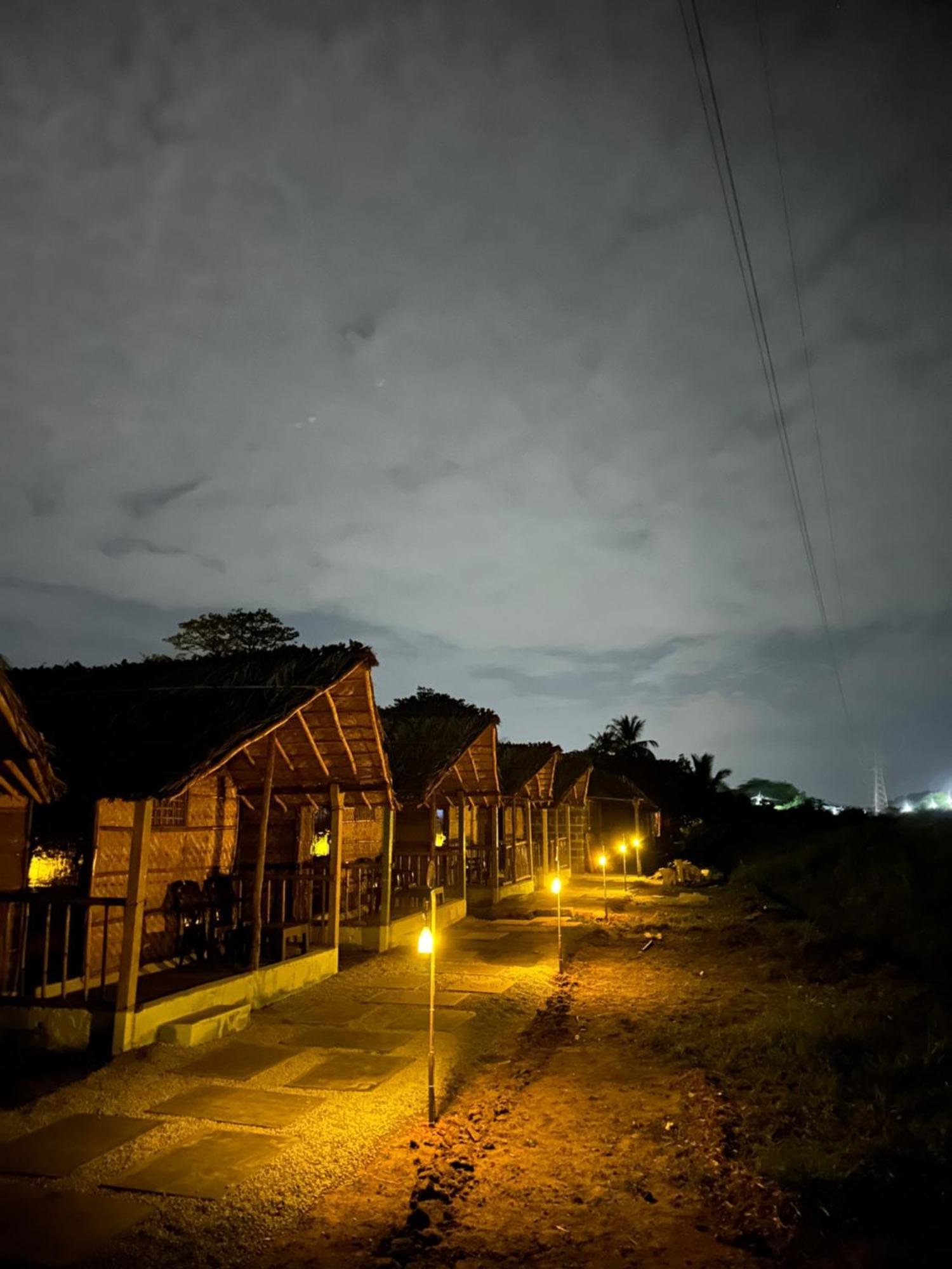 The Gravity Cafe -a Unit Of Staychillhampi *