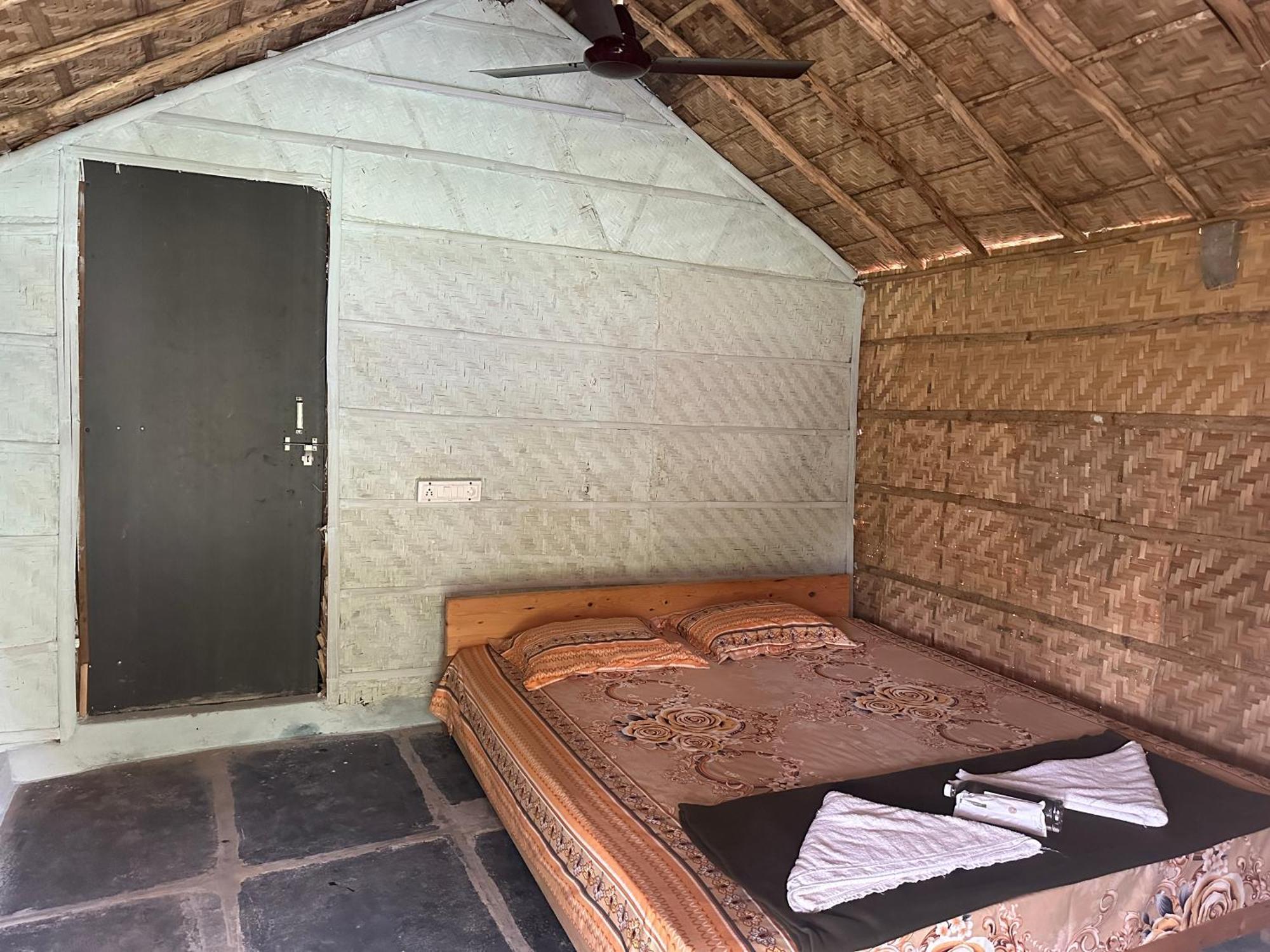 The Gravity Cafe -a Unit Of Staychillhampi